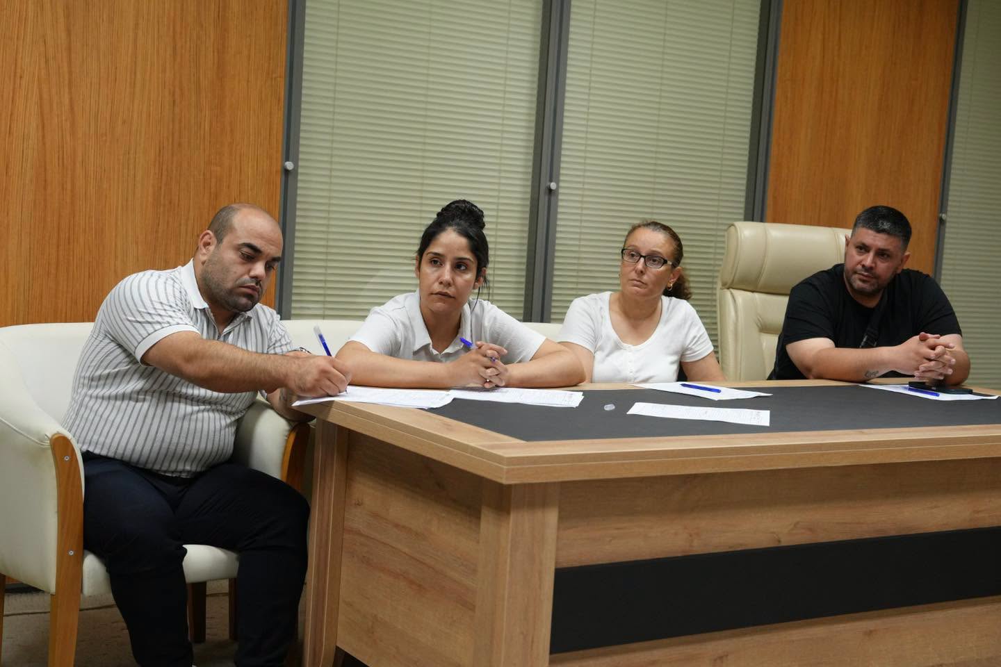 Farklı sektörlerden firmalar personel adaylarıyla buluştu.
