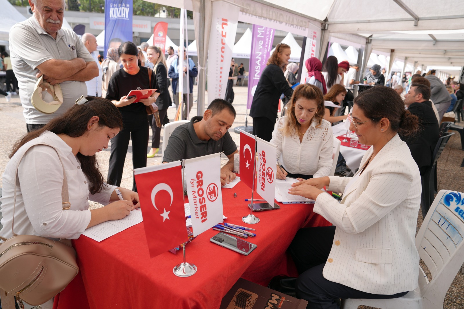 İş Arayanlar ve İş Verenler Çukurova'da Buluştu