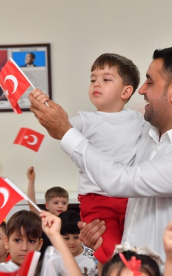 Başkan Kozay Büyük Bayramı Çocuklarla Karşıladı