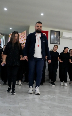 ÇUKUROVA’DA HALK OYUNLARIYLA KÜLTÜREL MİRAS YAŞATILIYOR