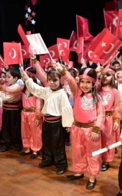 Çukurova’nın Minikleri 23 Nisan’ı Coşkuyla Kutladı