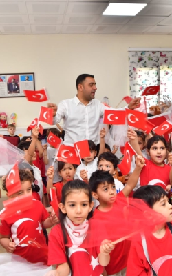 Başkan Kozay Büyük Bayramı Çocuklarla Karşıladı