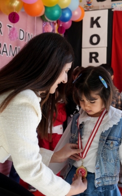 ÇUKUROVA’DA MİNİKLERDEN İSTİKLAL MARŞI’NA ANLAMLI ANMA