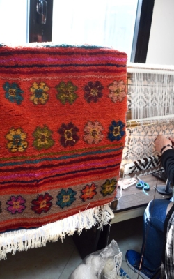 Çukurovalı Kadınlara Kilim Dokuma Kursu
