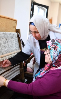 Çukurovalı Kadınlara Kilim Dokuma Kursu