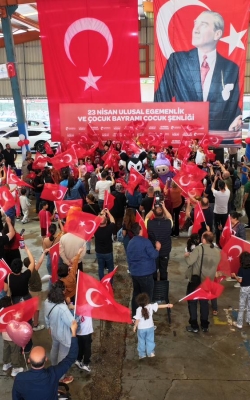 ÇUKUROVA’DA 23 NİSAN COŞKUSU RENKLİ GÖRÜNTÜLERE SAHNE OLDU