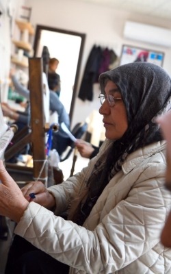 Çukurovalı Kadınlara Kilim Dokuma Kursu