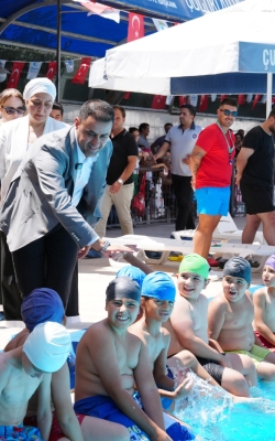 ÇUKUROVA’DA HAVUZLAR ÇOCUKLARLA ŞENLENDİ