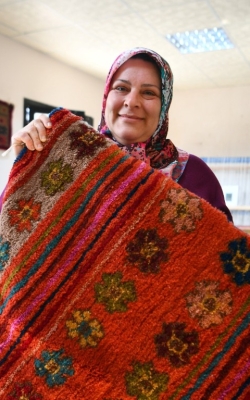 Çukurovalı Kadınlara Kilim Dokuma Kursu