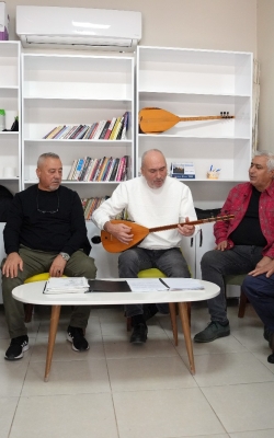 ÇUKUROVA’DA EMEKLİLERDEN MÜZİK ZİYAFETİ