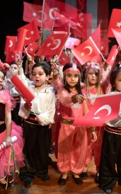 Çukurova’nın Minikleri 23 Nisan’ı Coşkuyla Kutladı