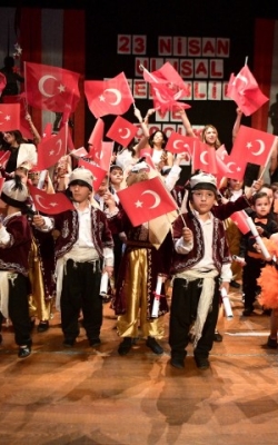 Çukurova’nın Minikleri 23 Nisan’ı Coşkuyla Kutladı