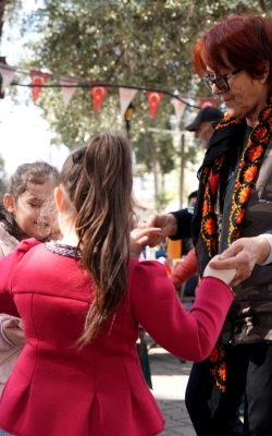 MİNİKLERDEN YAŞLILAR HAFTASI’NA ANLAMLI ZİYARET