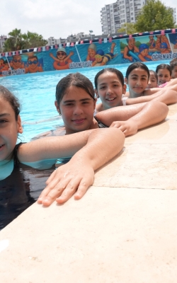 ÇUKUROVA BELEDİYESİ’NDE YÜZME KURSLARINA BÜYÜK İLGİ