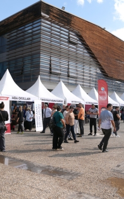 İş Arayanlar ve İş Verenler Çukurova'da Buluştu
