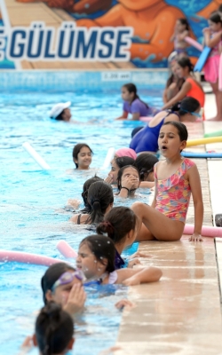 ÇUKUROVA BELEDİYESİ’NDE YÜZME KURSLARINA BÜYÜK İLGİ