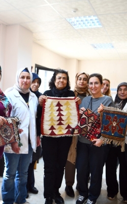 Çukurovalı Kadınlara Kilim Dokuma Kursu