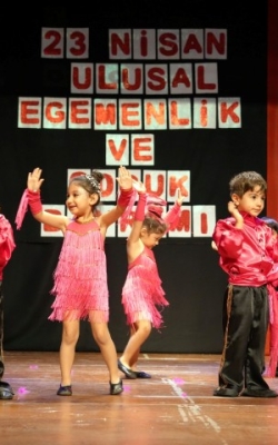 Çukurova’nın Minikleri 23 Nisan’ı Coşkuyla Kutladı