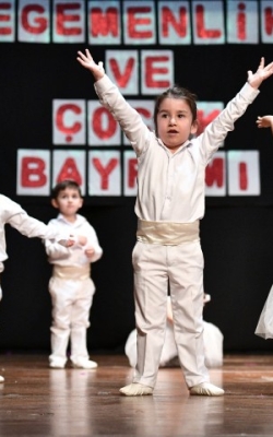 Çukurova’nın Minikleri 23 Nisan’ı Coşkuyla Kutladı