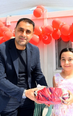 Başkan Kozay Konteyner Kentte Çocuklarla Bayramlaştı