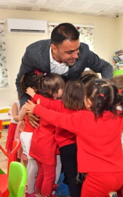Başkan Kozay Büyük Bayramı Çocuklarla Karşıladı