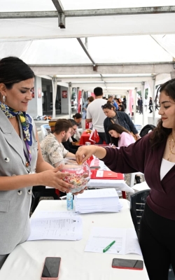 İş Arayanlar ve İş Verenler Çukurova'da Buluştu