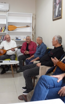 ÇUKUROVA’DA EMEKLİLERDEN MÜZİK ZİYAFETİ