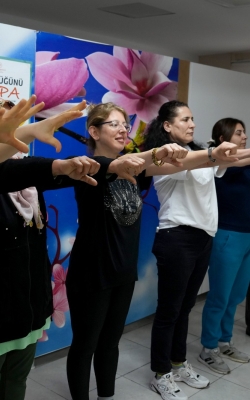 ÇUKUROVA BELEDİYESİ’NDEN KADINLARA HALK OYUNLARI KURSU