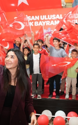 ÇUKUROVA’DA 23 NİSAN COŞKUSU RENKLİ GÖRÜNTÜLERE SAHNE OLDU