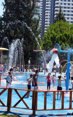 Çukurova’da su oyun parkları açıldı