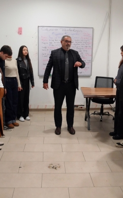 ÇUKUROVA’DA TİYATRO KURSUNA YOĞUN İLGİ