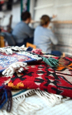 Çukurovalı Kadınlara Kilim Dokuma Kursu
