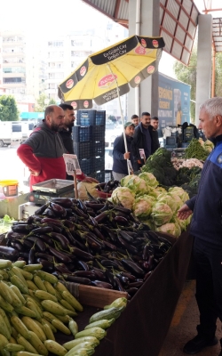 ÇUKUROVA BELEDİYESİ’NDEN PAZARLARDA SIKI DENETİM