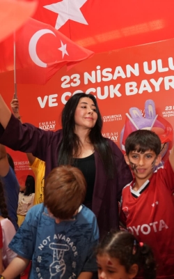 ÇUKUROVA’DA 23 NİSAN COŞKUSU RENKLİ GÖRÜNTÜLERE SAHNE OLDU