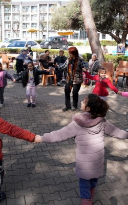 MİNİKLERDEN YAŞLILAR HAFTASI’NA ANLAMLI ZİYARET