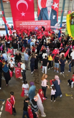 ÇUKUROVA’DA 23 NİSAN COŞKUSU RENKLİ GÖRÜNTÜLERE SAHNE OLDU