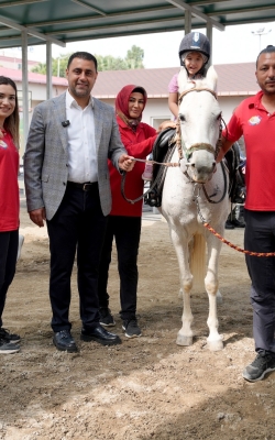 KOZAY’DAN ÖZEL ÇOCUKLARA VE ANNELERİNE ANLAMLI ETKİNLİK