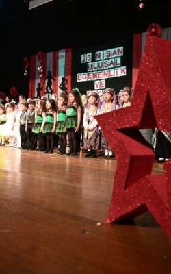 Çukurova’nın Minikleri 23 Nisan’ı Coşkuyla Kutladı