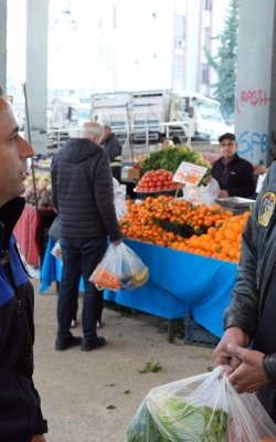 ÇUKUROVA BELEDİYESİ’NDEN PAZARLARDA SIKI DENETİM