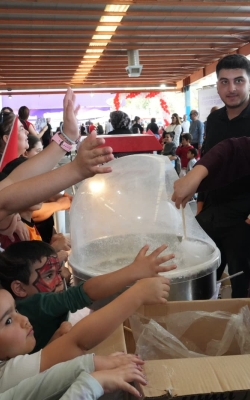 ÇUKUROVA’DA 23 NİSAN COŞKUSU RENKLİ GÖRÜNTÜLERE SAHNE OLDU