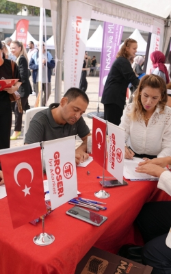 İş Arayanlar ve İş Verenler Çukurova'da Buluştu