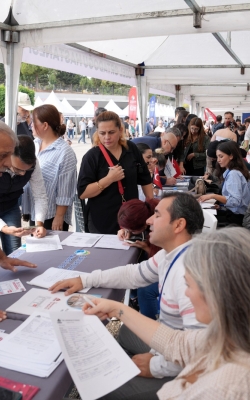 İş Arayanlar ve İş Verenler Çukurova'da Buluştu