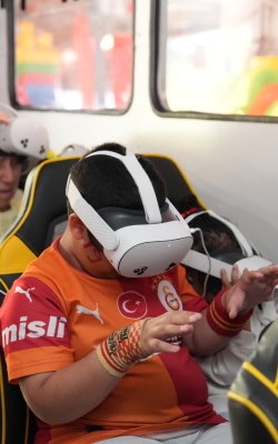 ÇUKUROVA’DA 23 NİSAN COŞKUSU RENKLİ GÖRÜNTÜLERE SAHNE OLDU