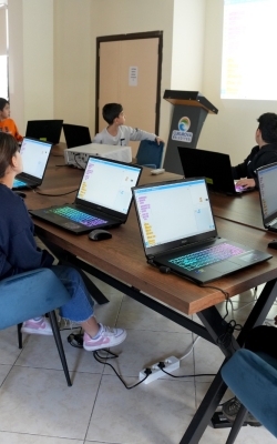 ÇUKUROVA’DA ÇOCUKLAR VE GENÇLER TEKNOLOJİYLE BULUŞUYOR