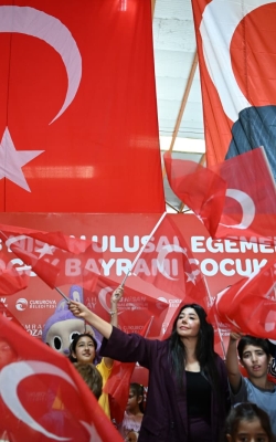ÇUKUROVA’DA 23 NİSAN COŞKUSU RENKLİ GÖRÜNTÜLERE SAHNE OLDU