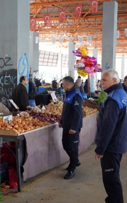 ÇUKUROVA BELEDİYESİ’NDEN PAZARLARDA SIKI DENETİM