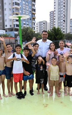 BAŞKAN EMRAH KOZAY, SU OYUN PARKI’NDA ÇOCUKLARLA BULUŞTU