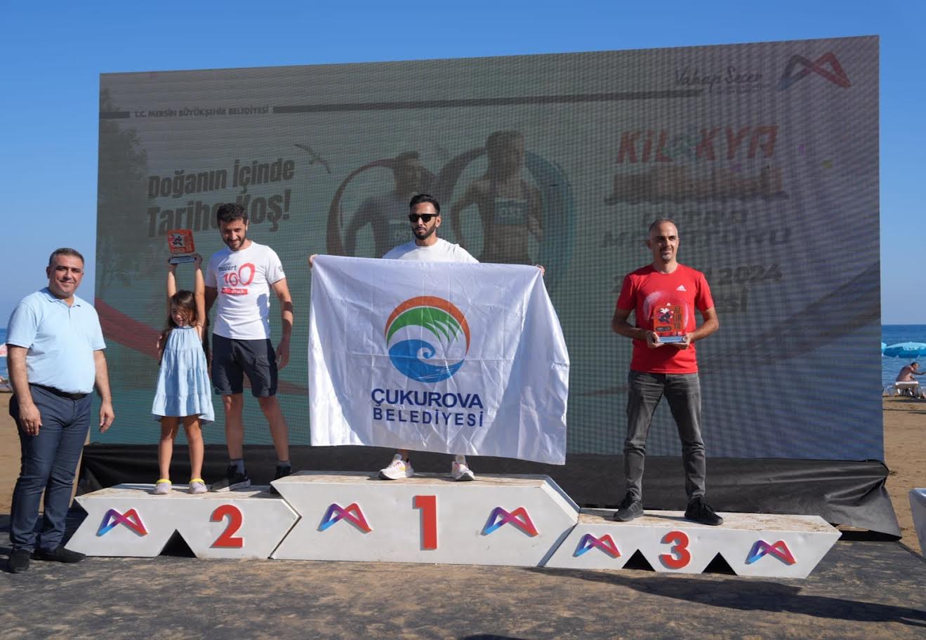 Destek Başkan Kozay’dan kupa Çukurovalı sporculardan