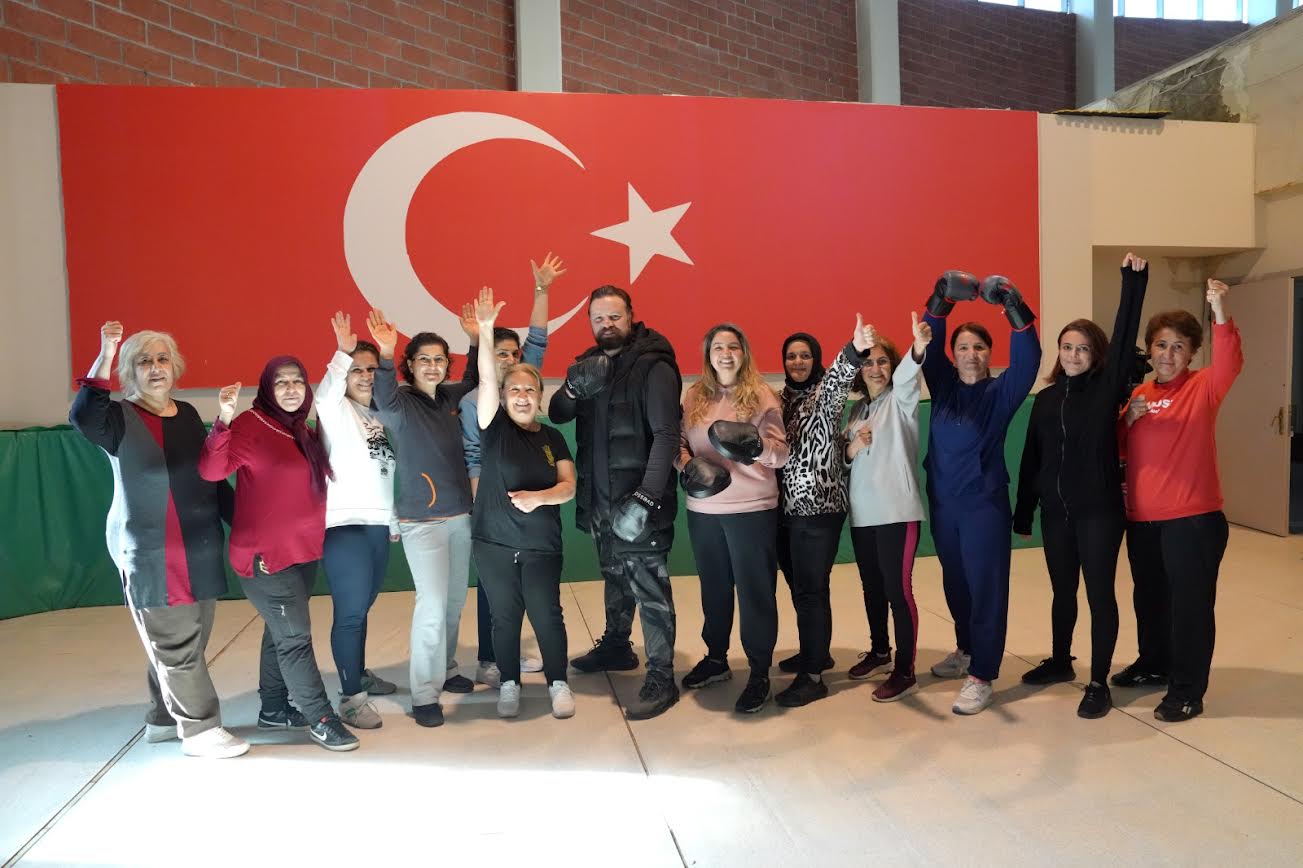 Çukurovalı Kadınlar Yakın Savunma Öğreniyor