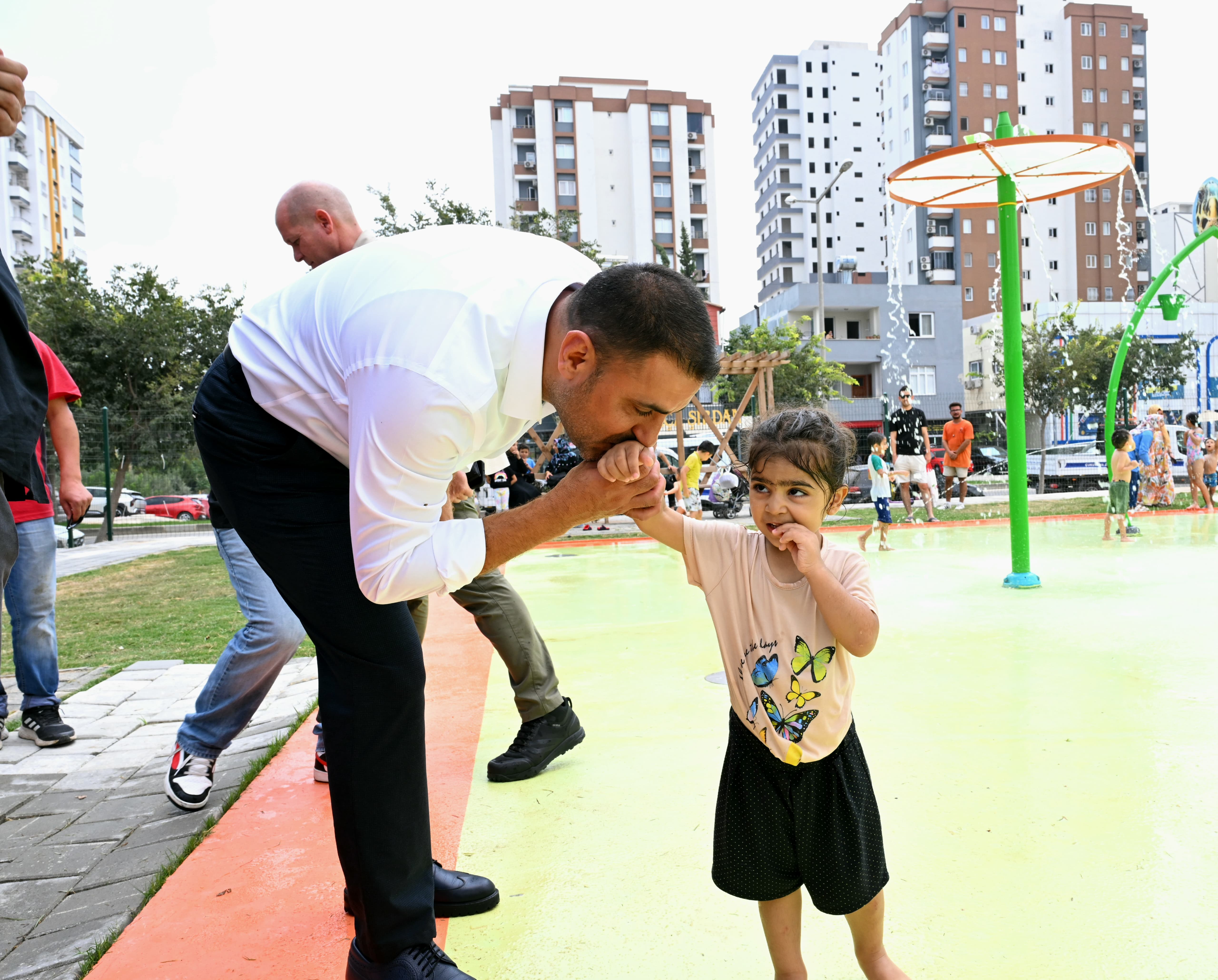 BAŞKAN EMRAH KOZAY, SU OYUN PARKI’NDA ÇOCUKLARLA BULUŞTU